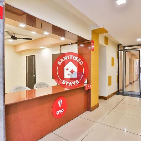 OYO 13668 Hotel Utsav Vadodara Buitenkant foto