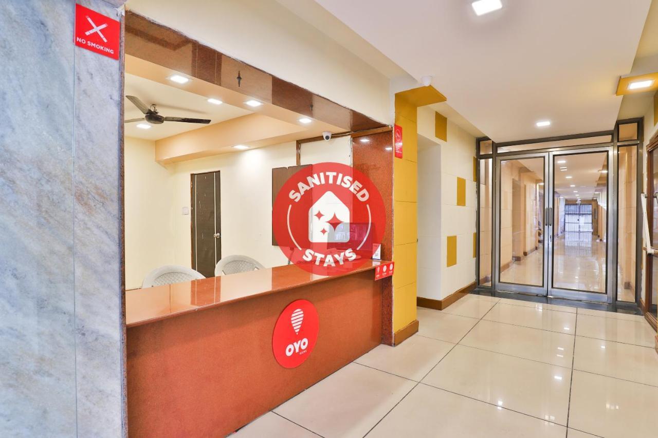 OYO 13668 Hotel Utsav Vadodara Buitenkant foto